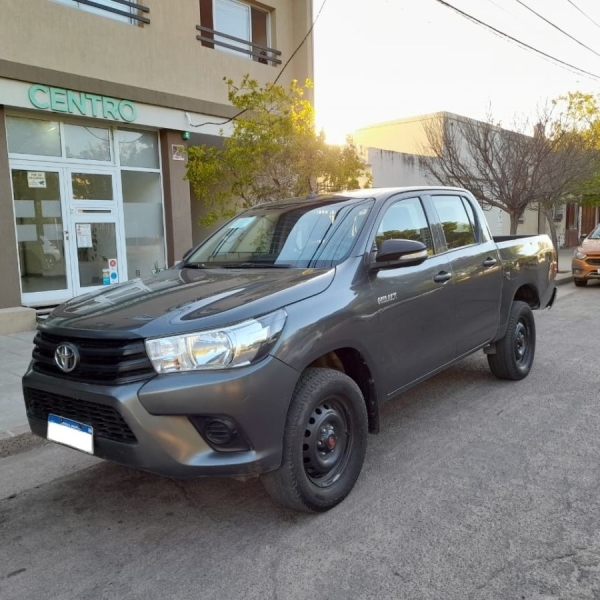 Vendo / Permuto Toyota Hilux 4x4 2017