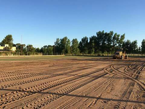 Cancha de Hockey en construcci&oacute;n