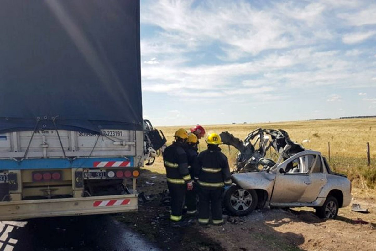La camioneta en la que viajaba la v&iacute;ctima qued&oacute; destrozada