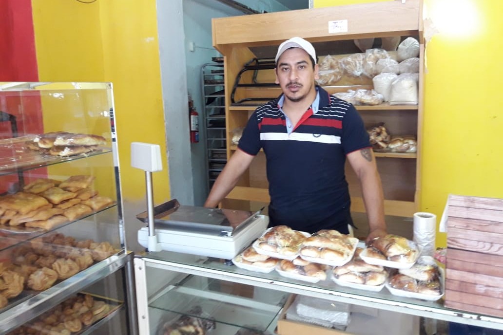 Adri&aacute;n Blanco, propietario de Panader&iacute;a "La 32"