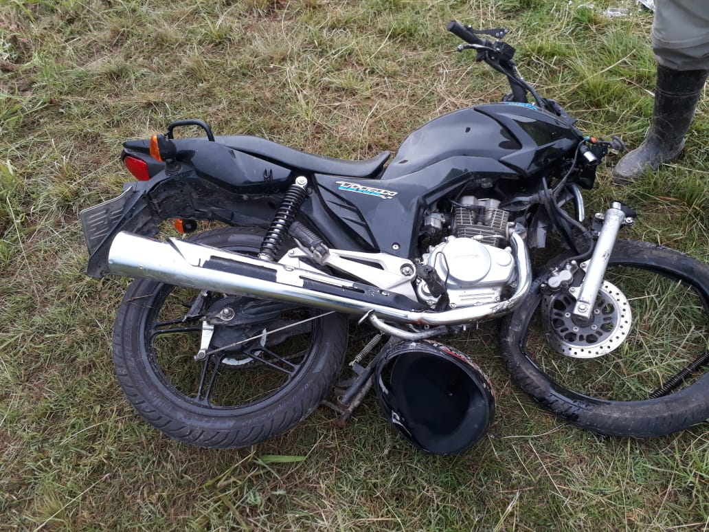 El estado en que qued&oacute; la moto (Foto: infohuella.com.ar)
