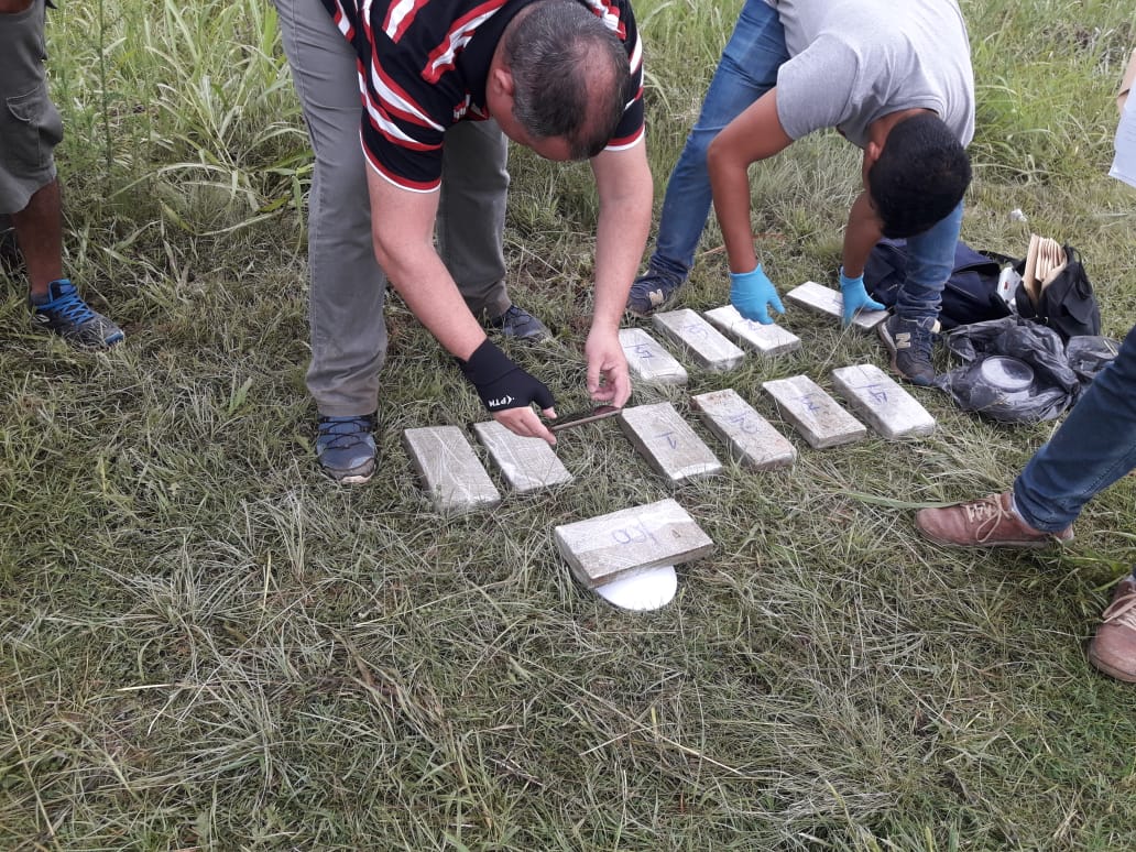 Los 10 kilos de marihuana que estaban dentro del autom&oacute;vil (Foto: infohuella.com.ar)