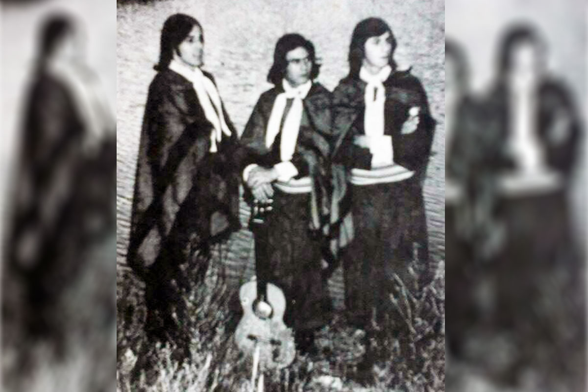Edgardo Hernandez, Nestor Iglesias y Carlos Albín los fundadores de "Las voces del Chañar" Edgardo Hernandez, Nestor Iglesias y Carlos Albín los fundadores de "Las voces del Chañar"