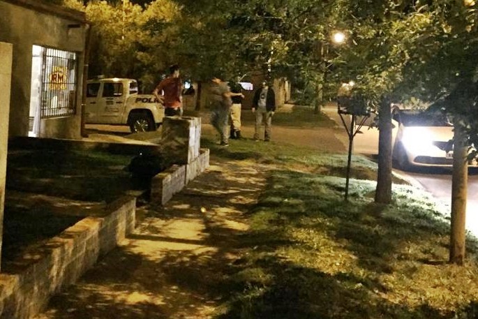 Roban a mano armada una despensa Roban a mano armada una despensa
