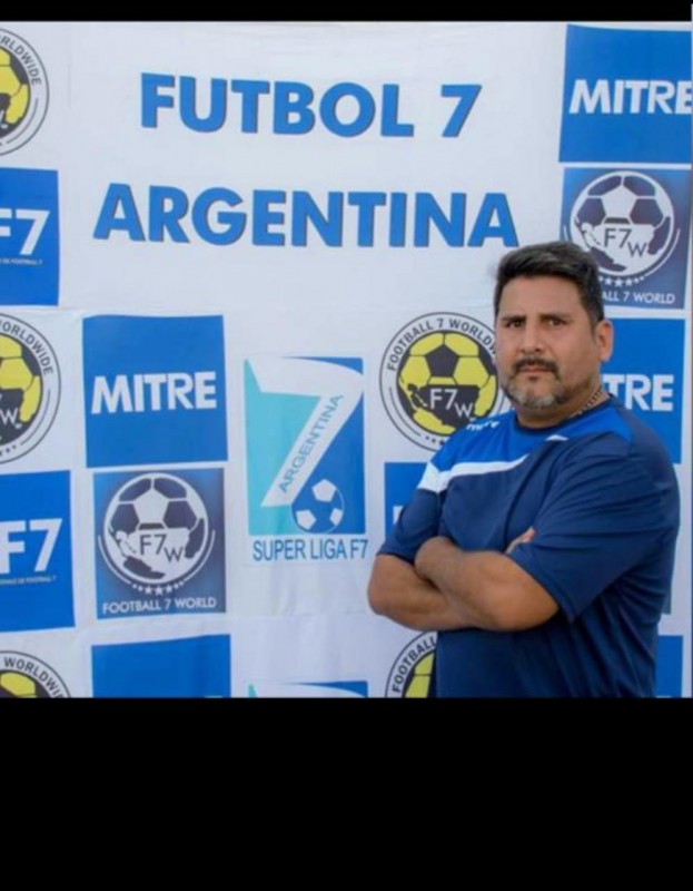 César González, entrenador