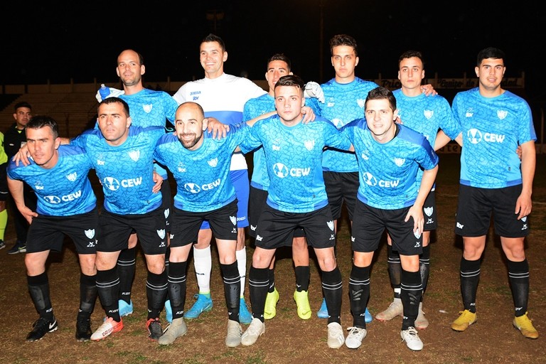Equipo de Deportivo Winifreda. Foto: A un Toque
