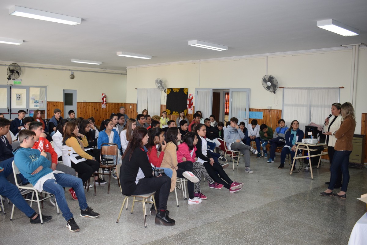 Charla en el Escuela Secundaria de Miguel Can&eacute;