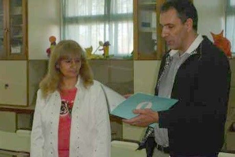 Santos al momento de recibir para el Colegio Educadores Pampeanos la licencia de radio