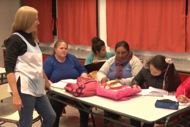 Algunas de las alumnas en plena clase (TVCO) Algunas de las alumnas en plena clase (TVCO)