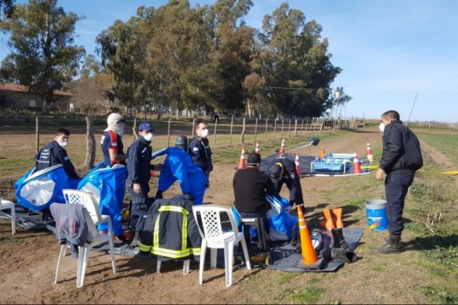 La AIC junto a Bomberos desintoxicaron el domicilio del productor La AIC junto a Bomberos desintoxicaron el domicilio del productor