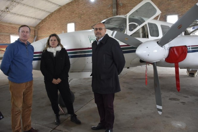 El piloto Jorge García junto a Fernanda Alonso y Juan José Rainone El piloto Jorge García junto a Fernanda Alonso y Juan José Rainone