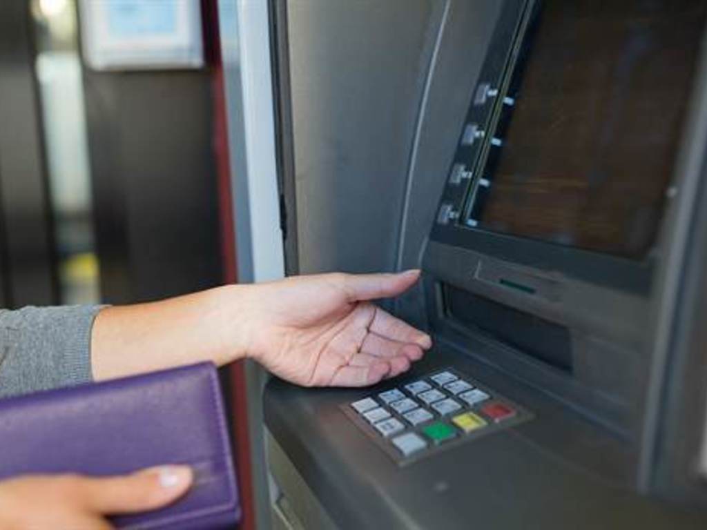 Hoy cobran los empleados estatales con aumento Hoy cobran los empleados estatales con aumento