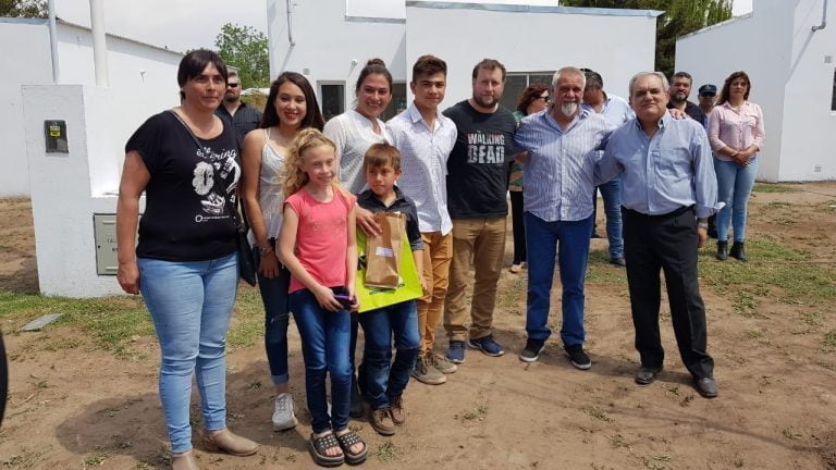 Se entregaron 14 viviendas en Metileo