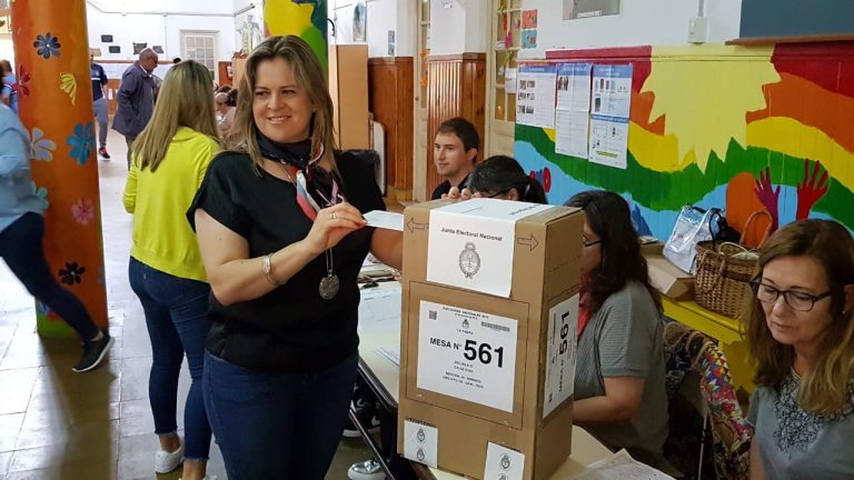 “La gente decide, eso hay que asimilarlo y acompañarlo”, expresó Fernanda Alonso tras emitir su voto