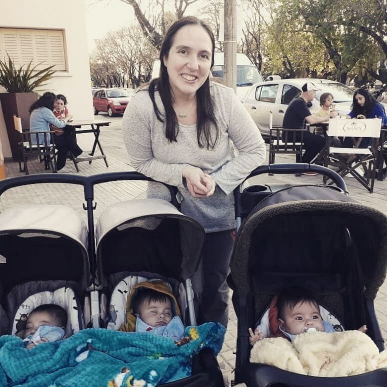 La felicidad de Vanesa Soma, la mamá de los trillizos piquenses a 7 meses del nacimiento y su primer Día de la Madre