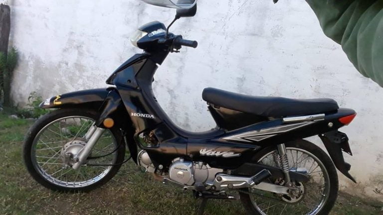 Le robaron la moto cuando llevó a su papá al hospital en la madrugada de hoy
