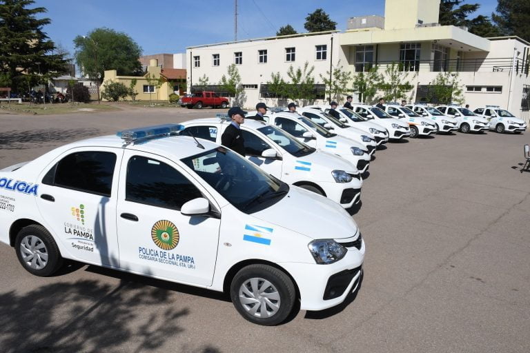Entregaron patrulleros 0 KM a dependencias policiales de General Pico y Santa Rosa
