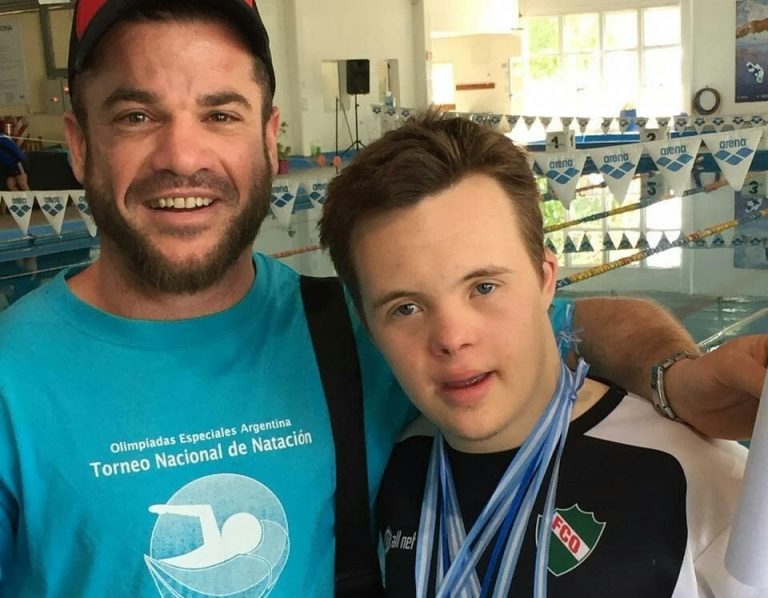 Empezó la venta de rifas para que el profe Rodrigo Zenarola pueda acompañar a Bauti Bal a los Juegos Mundiales de Turquía 2020