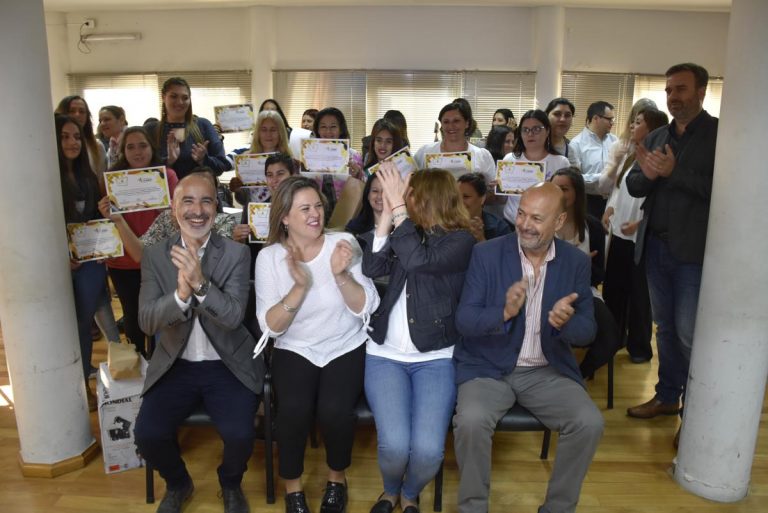 Programa En Desarrollo: “Acceder al certificado y al kit los habilita para empezar otra etapa, que es la del trabajo”, dijo Alonso
