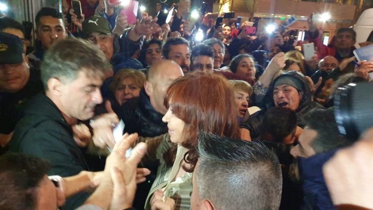Llegó Cristina Fernández a la capital provincial donde participará del acto de la lealtad peronista