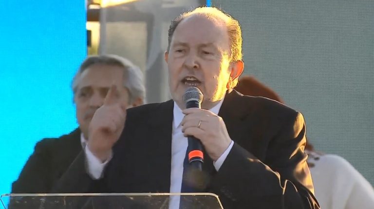 «Hay que pelearse menos y trabajar todos juntos» pidió Carlos Verna ante una multitud