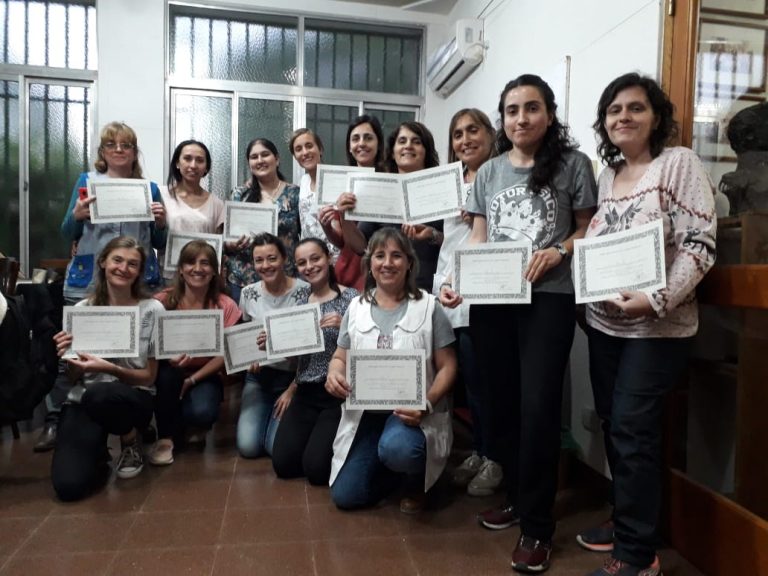13 personas culminaron un curso de lenguaje de señas en Intendente Alvear