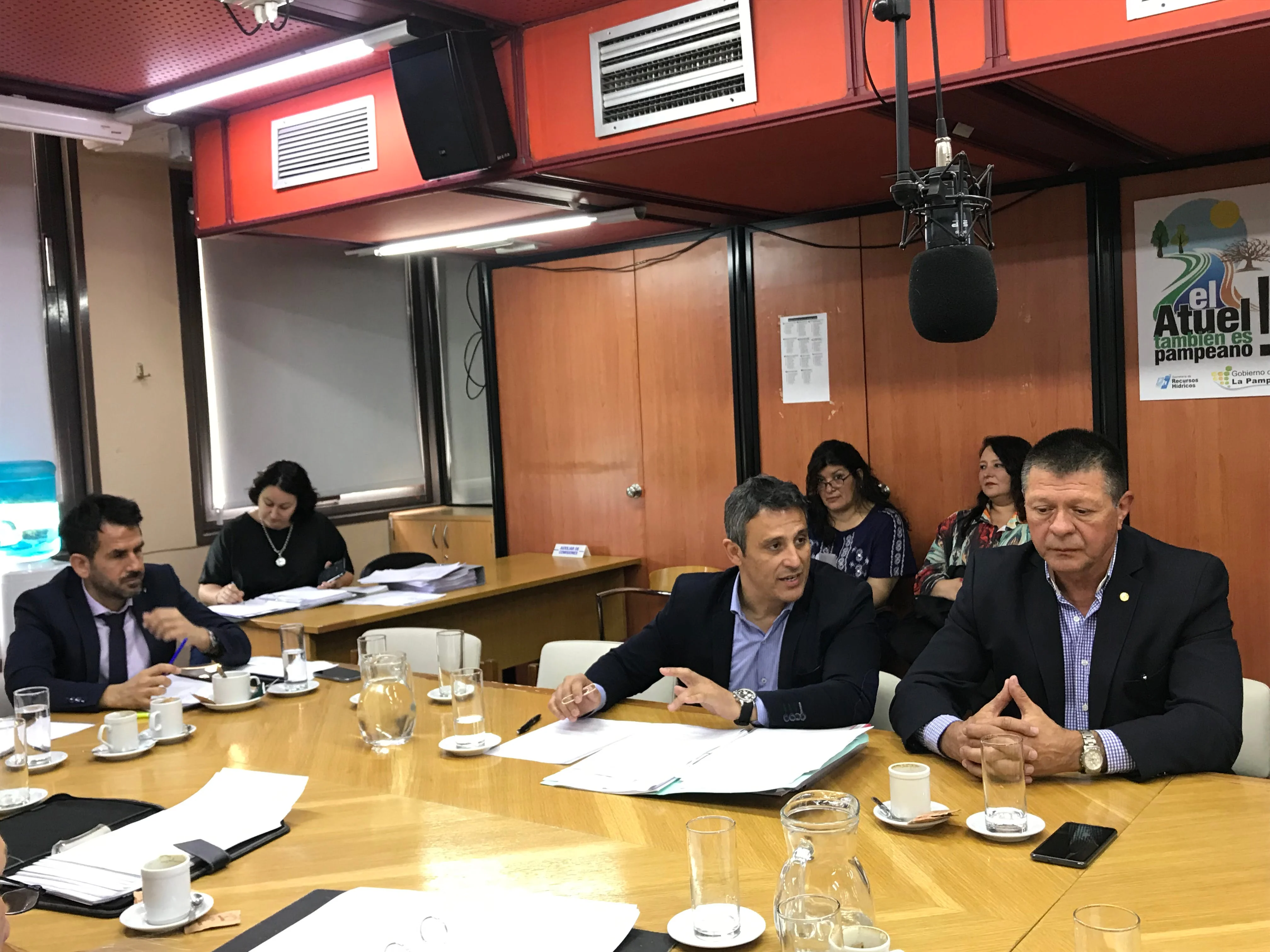 González y Ayala expusieron sobre el proyecto para compactar vehículos retenidos o secuestrados y la nueva ley de la Policía provincial