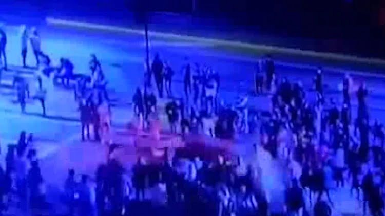 Impactantes imágenes de un hombre que embistió a una multitud en Chile y mató a dos personas