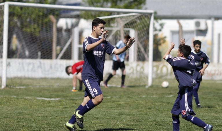 Provincial de Fútbol de menores: Independiente goleó en la categoría 2005 y ya hay equipos clasificados