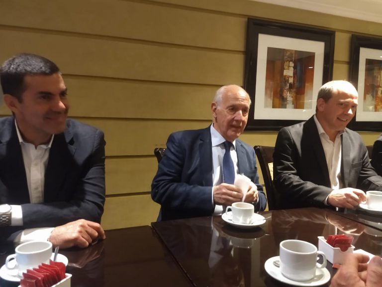 Luis Solana se reunió con Lavagna y Urtubey en Mendoza: “Macri ya perdió y hay que enfrentar un país en crisis”
