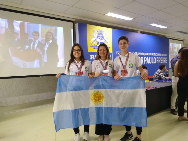Alumnos del Colegio República de El Salvador fueron seleccionados para presentar un innovador proyecto en Dubai