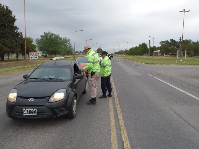 Operativo en Ruta 188 y acceso Ricardo Balbín en Realicó: De 60 vehículos controlados, 12 alcoholemias positivas y una infracción por falta de seguro
