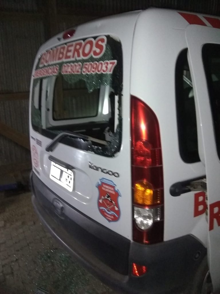 La Maruja: Delincuentes destrozaron un vehículo de los Bomberos Voluntarios