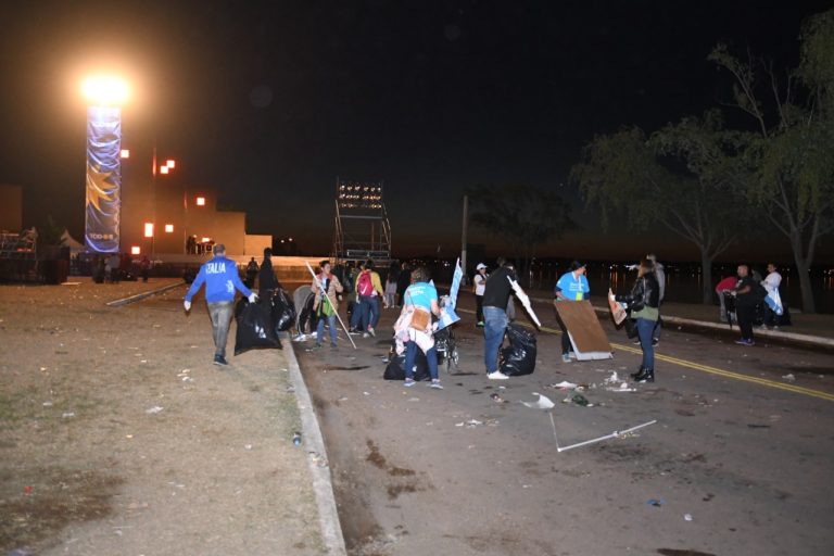 Terminó el acto por el Día de la Lealtad Peronista y los militantes limpiaron el predio de la Laguna Don Tomas