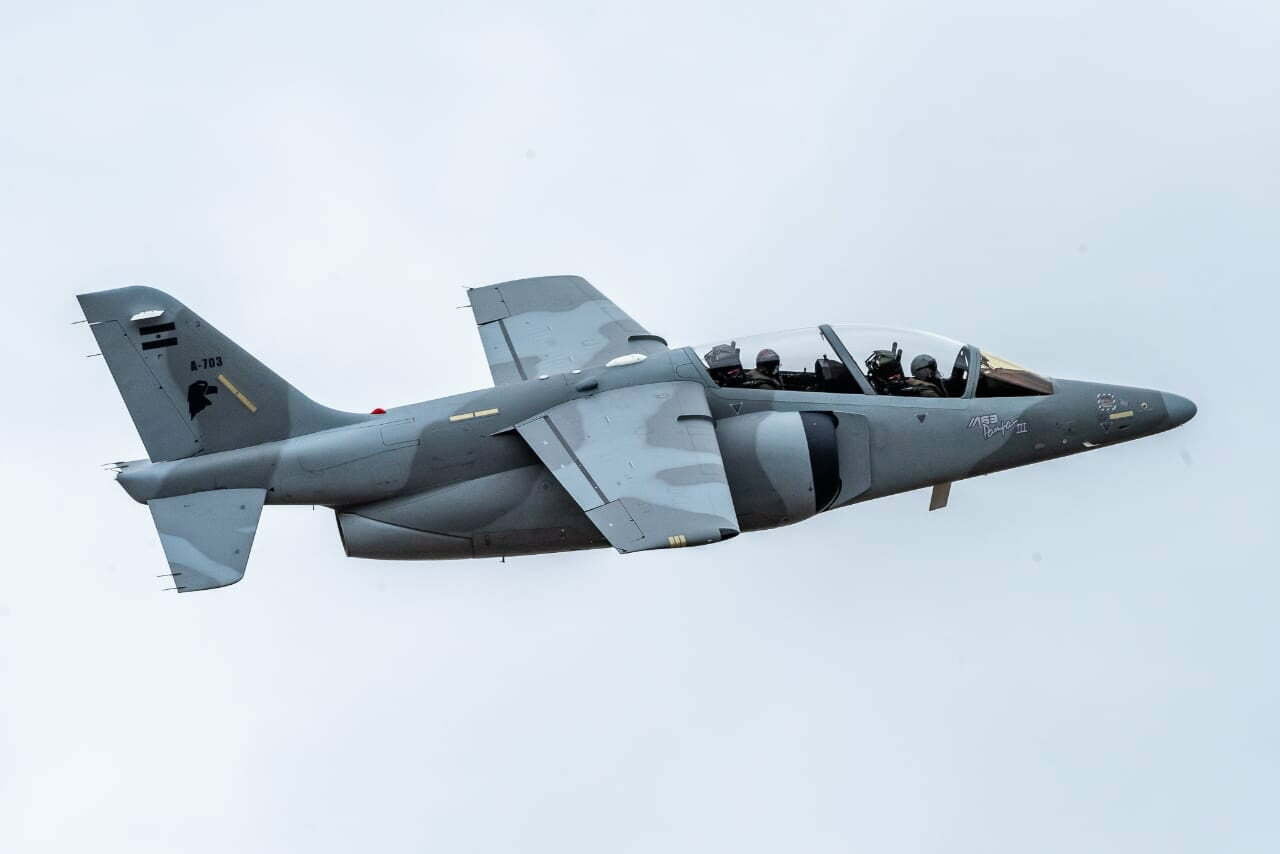 La impresionante pasada de los aviones Pampa de la fuerza aérea por él cielo piquense dieron comienzo al segundo día del festival aéreo