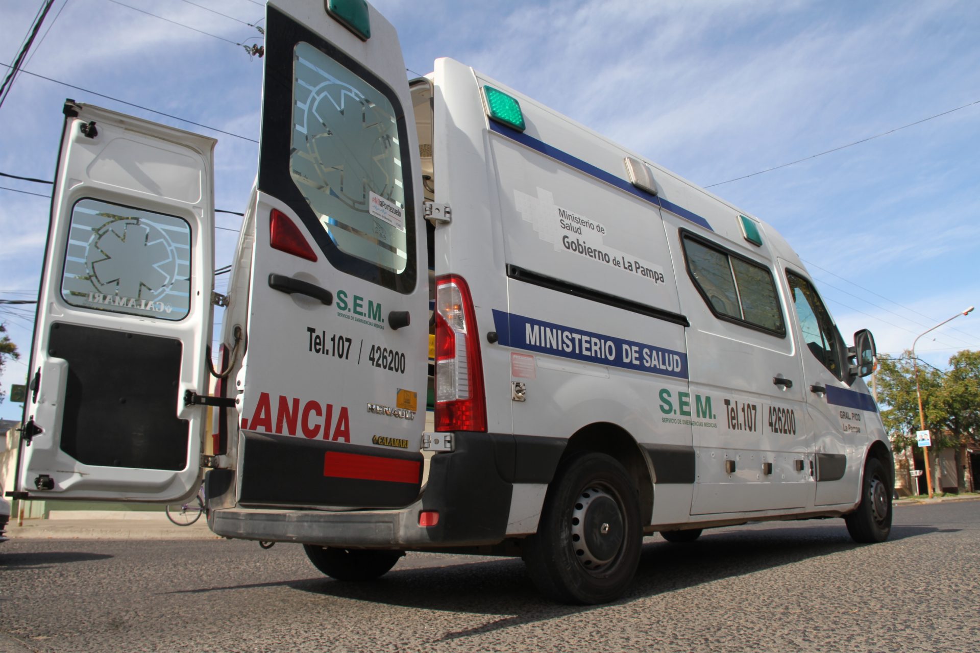 Tragedia en General Pico: Murió una persona al caer mientras arreglaba el techo de un reconocido comercio