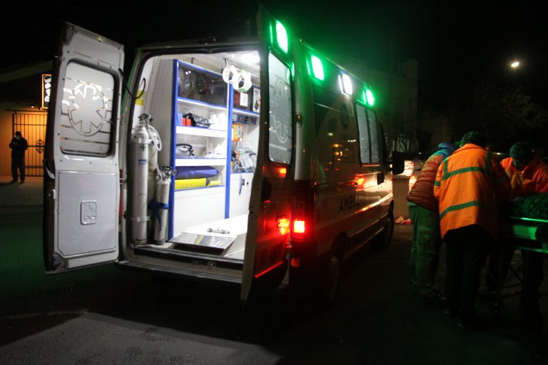 El conductor del auto que chocó y volcó en Ruta 102 fue trasladado a General Pico: Le harán tomografías y se encuentra “estable”