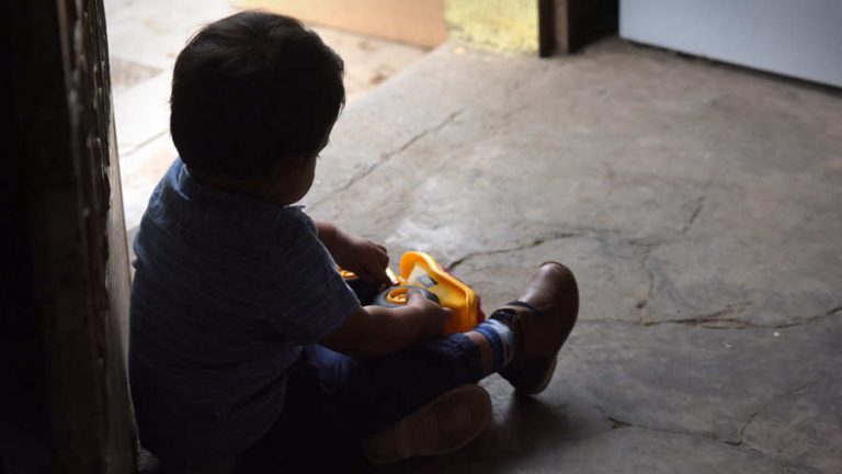 INCONSCIENTES: padres dejaron solo a un nene de cinco años en su casa durante tres días en la provincia de Misiones