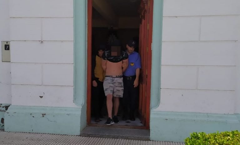 La Brigada de Investigaciones y personal de Eduardo Castex detuvieron a un joven de 23 años que tenía pedido de captura
