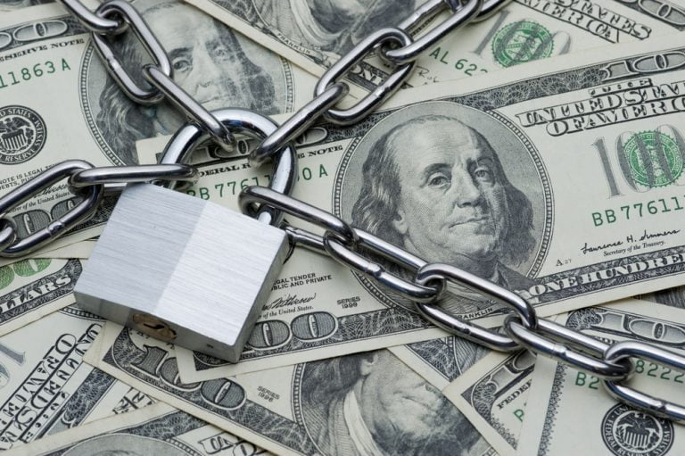 El gobierno nacional endureció el cepo cambiario: bajó a USD 200 la cantidad de dólares que pueden comprar los ahorristas por mes