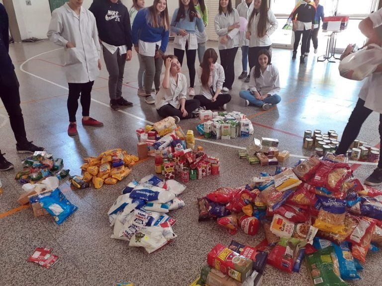 Galería de fotos de la excelente Jornada Solidaria propuesta por alumnos del Colegio “El Salvador”