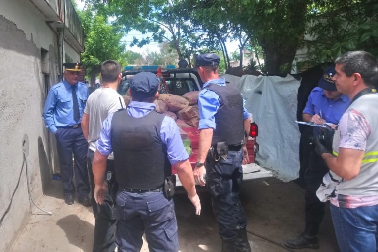 Recuperaron material de construcción robado por valor de 70.000 pesos y secuestraron una camioneta