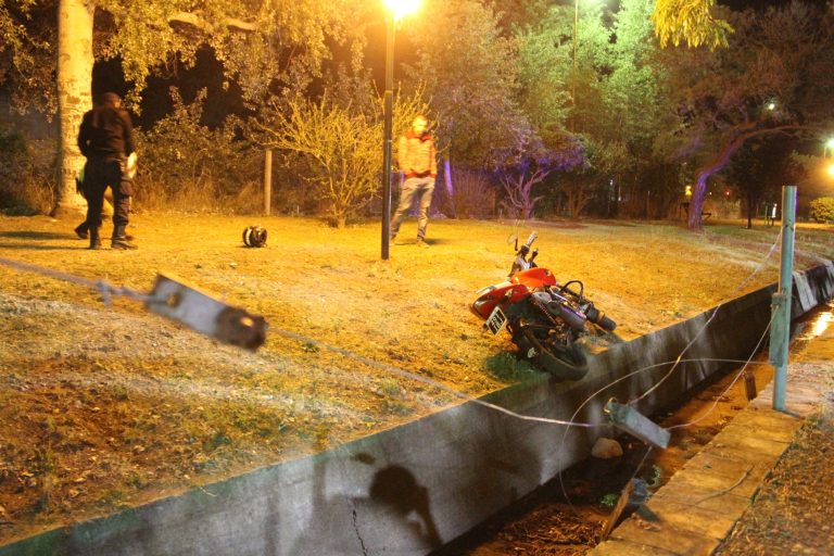 Dieron de alta al joven que pasó de largo en calle 19 y terminó en un canal de desagüe