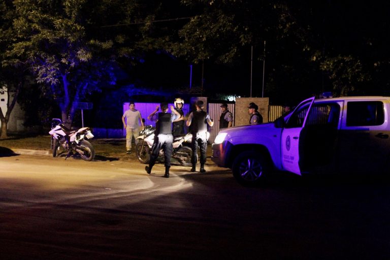 Joven apuñalado por “motochorros”: Se realizaron dos allanamientos, se secuestró la motocicleta utilizada y dos personas quedaron demoradas