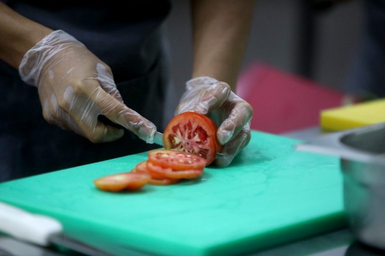 Brindarán una capacitación sobre manipulación higiénica de alimentos para pequeños comerciantes