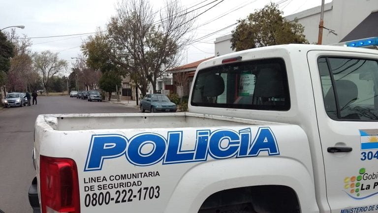 Impresionante despliegue de la Policía para rescatar a un joven secuestrado “por error” a punta de pistola: Tres allanamientos, dos detenidos y secuestro de autos