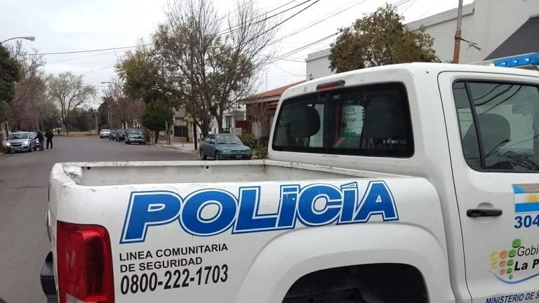 Impresionante despliegue de la Policía para rescatar a un joven secuestrado “por error” a punta de pistola: Tres allanamientos, dos detenidos y secuestro de autos