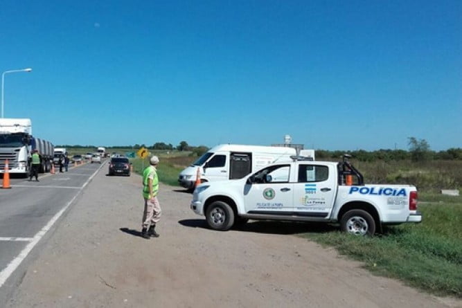 Demoran a un sujeto que causó desordenes en un colectivo de larga distancia