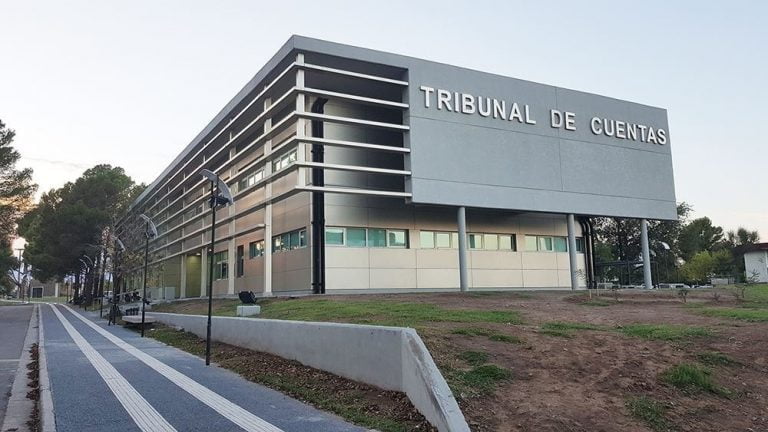 El Tribunal de Cuentas sanciona a directivos de tres escuelas de General Pico por no justificar gastos de casi $85 millones