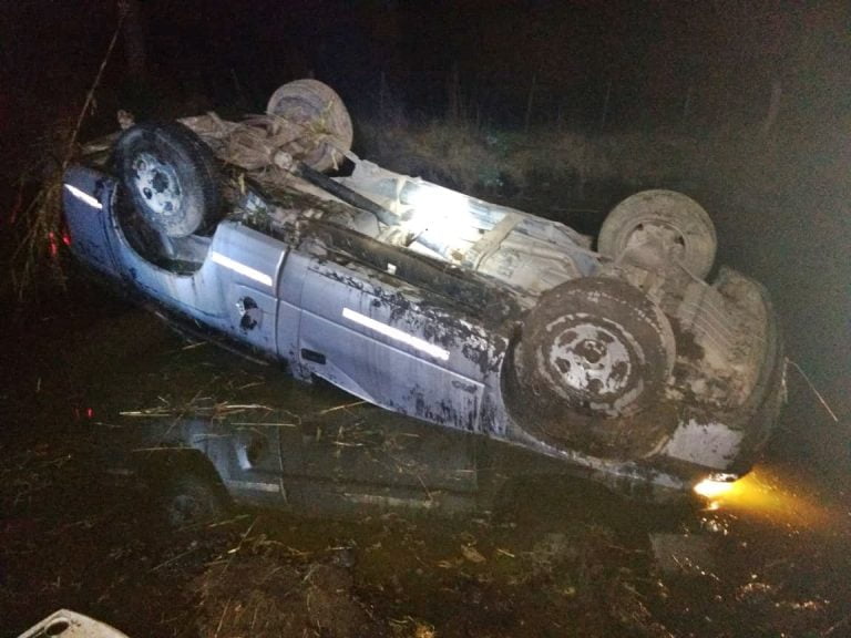 Viajaban de General Pico a Conhelo y terminaron volcando en ruta provincial 102